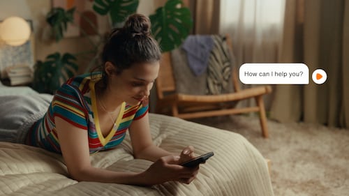 Enhancing the E-Commerce Customer Journey with Generative AI