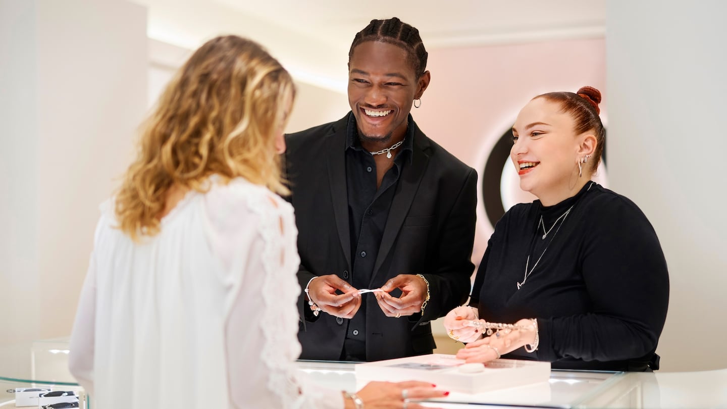 Pandora retail employees at work.